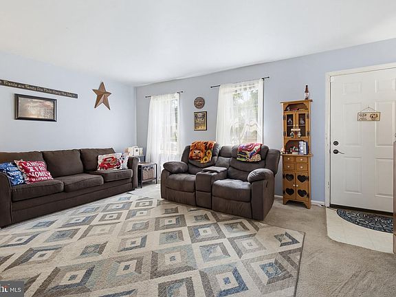 3rd image of 691 Topaz Dr