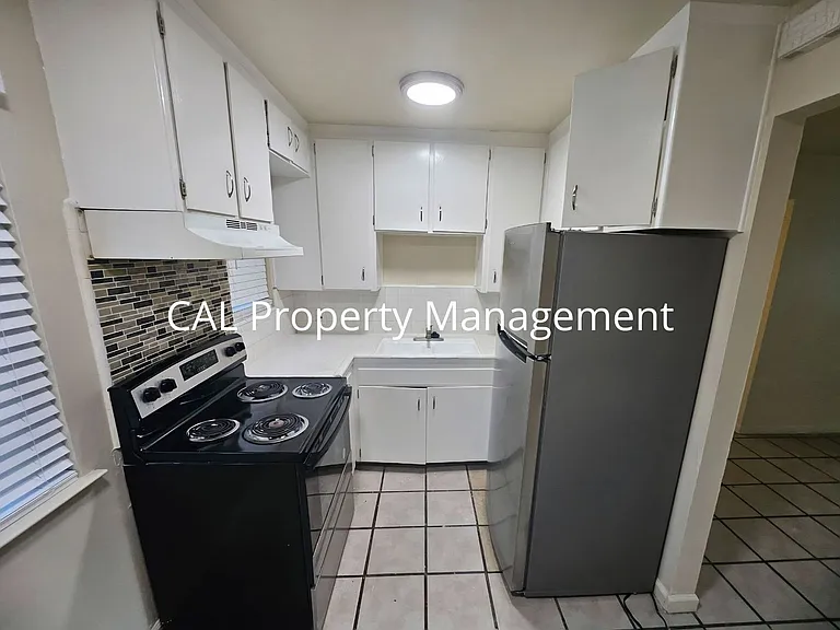 918 Illinois Ave — Photo 15