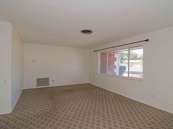 3rd image of 2475 Brentwood Dr