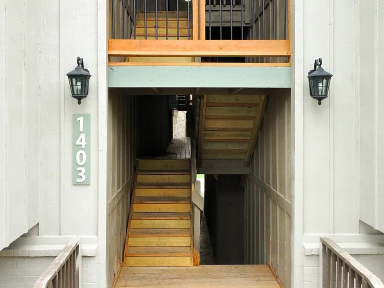Skyline Apartments — Photo 8