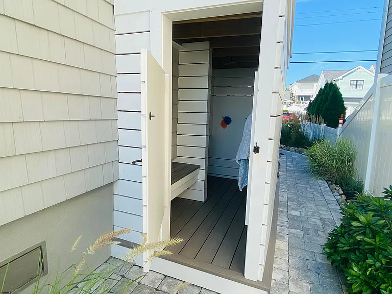 726 W Shore Dr — Photo 36