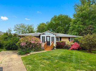 902 Olympian Cir SW, Vienna, VA 22180