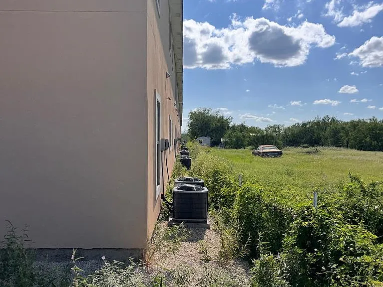 391 Riverside Dr — Photo 12