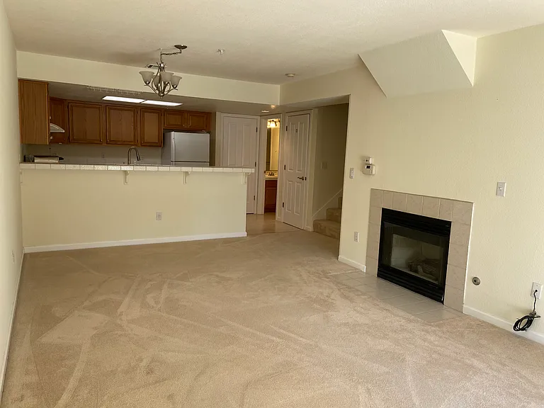105 Stone Pine Ln — Photo 3