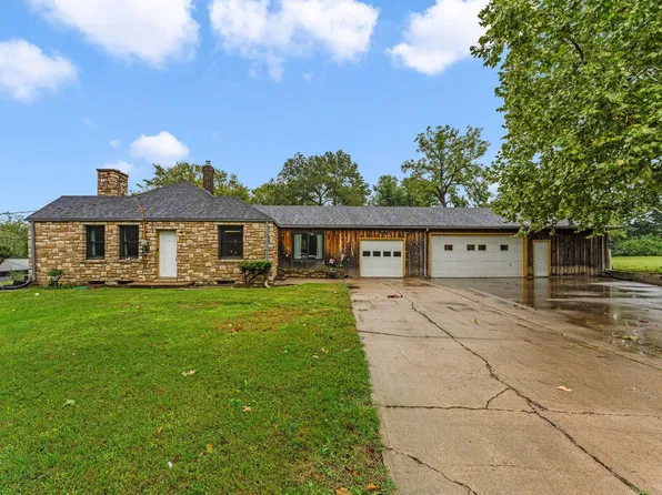 211 SE 27th St, Topeka, KS 66605
