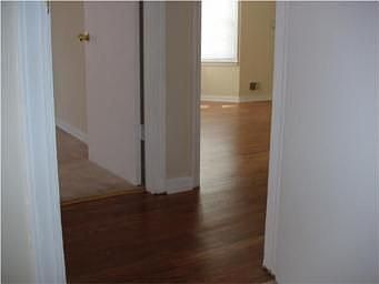 5th image of 10107 White Ave