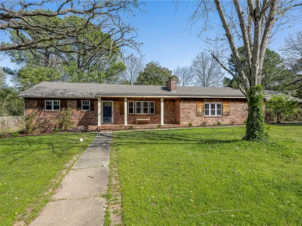 2832 N Centerwood Rd, Fayetteville, AR 72703