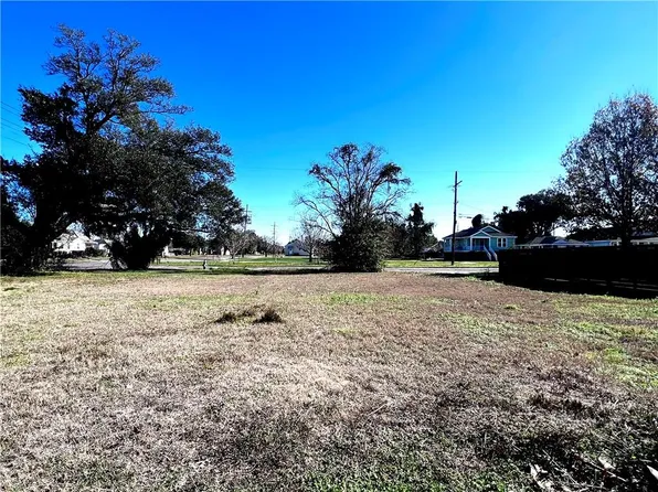 5564 Cameron Blvd, New Orleans, LA 70122