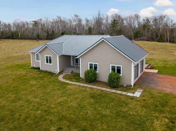 3332 48th Rd, Saint George's Parish, PE C0A 1T0