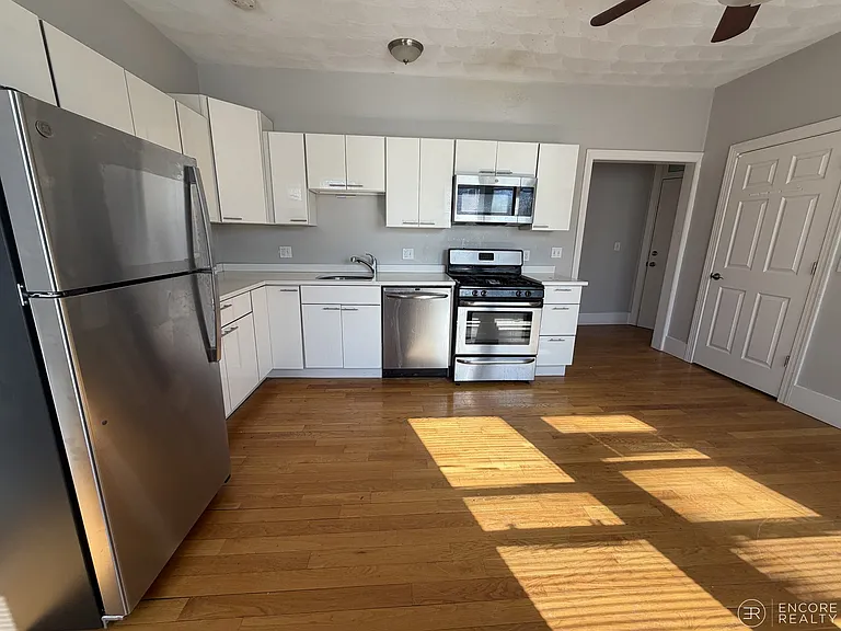 33 Portsmouth St #4R — Photo 7