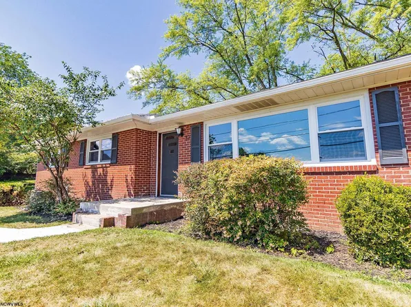 32 W High St, Westover, WV 26501