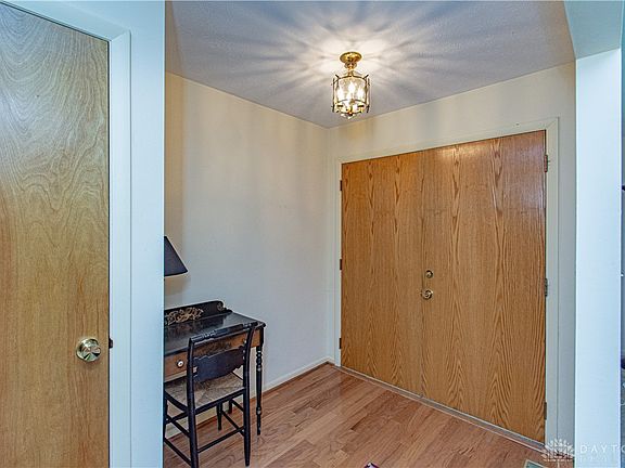 4th image of 2333 Pondview Dr