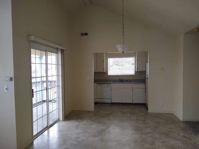 675 Hawthorne St #B — Photo 2