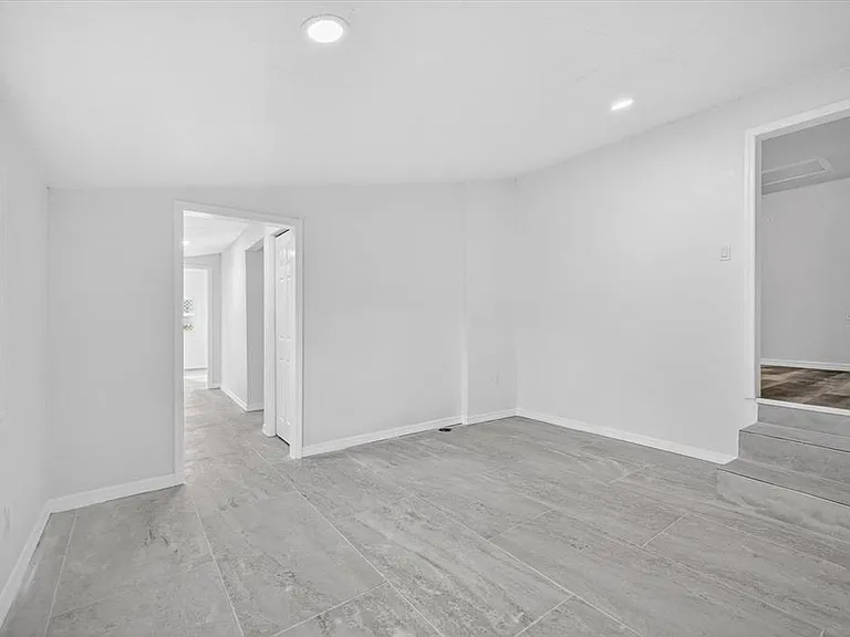5801 Magnolia St N — Photo 13