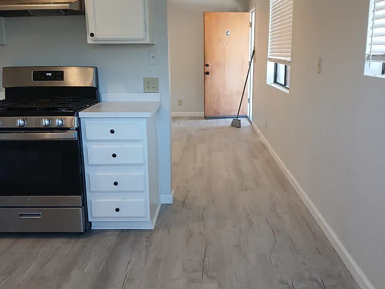 126 N 12th St #C — Photo 9