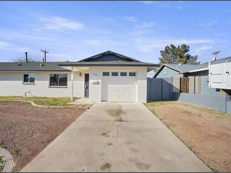 6228 W Cheery Lynn Rd — Photo 4
