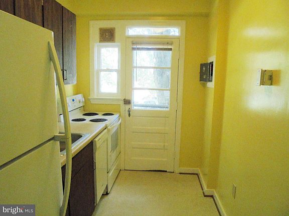 4th image of 2 Auburn Ct #2D