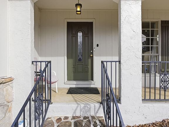 4th image of 1427 Farmington Rd