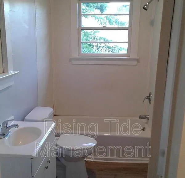 220 58th St — Photo 4