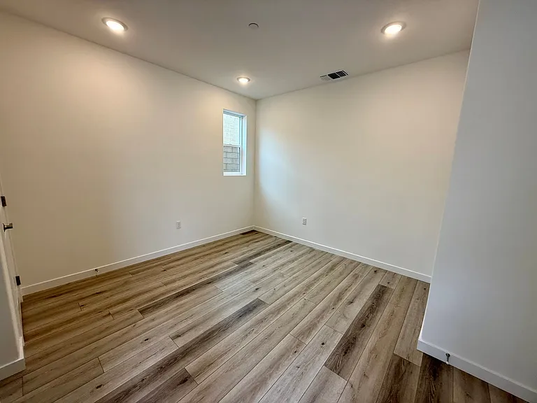 Foyer / office space