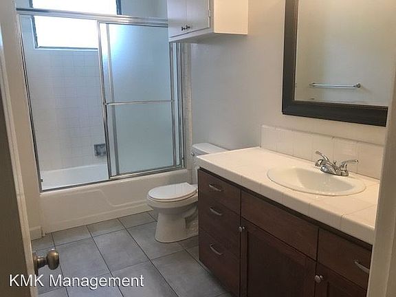 5th image of 1036 N Genesee Ave APT 06