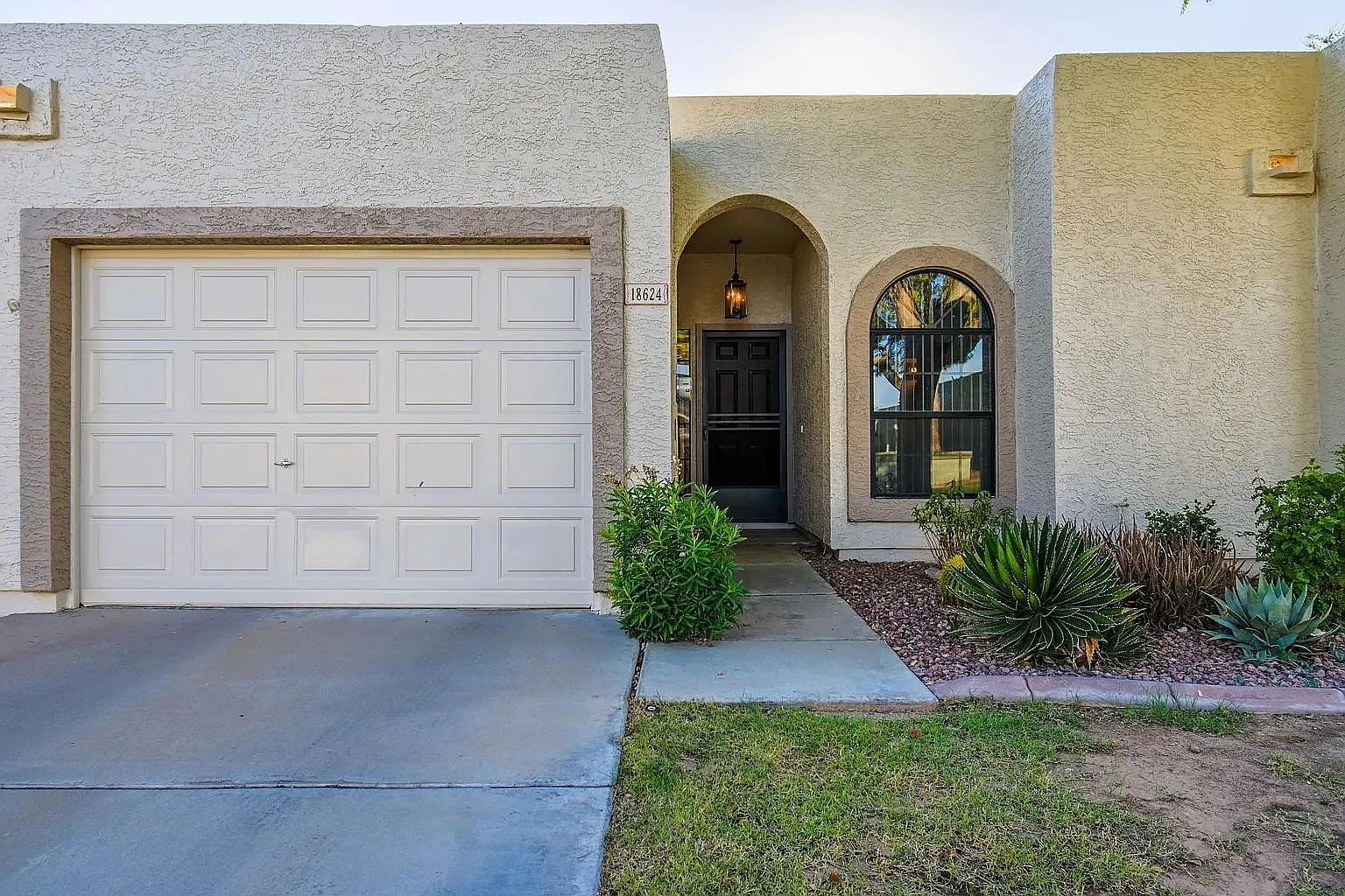 2 bed, 2.0 bath, 1001 sqft, $1,795 — Photo 1