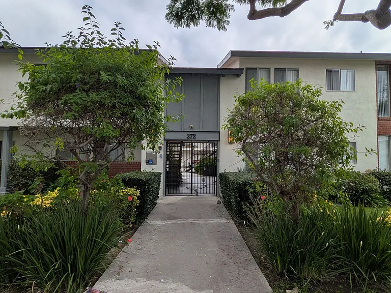 372 Freeman Ave — Photo 2