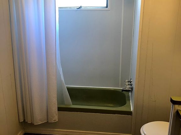 3rd image of 2821 Pearl Ave