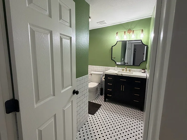 1010 Elmwood St — Photo 14