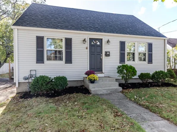 76 Massachusetts Ave, Warwick, RI 02888