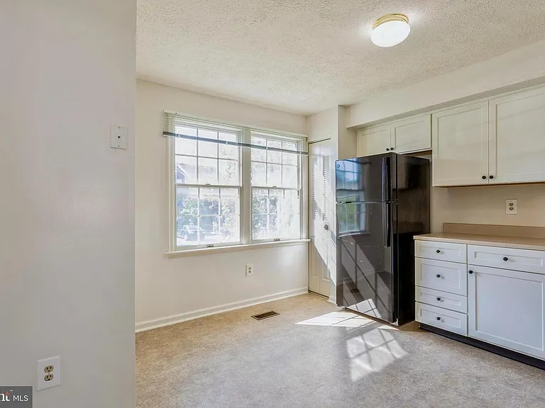 8 Tatler Pl — Photo 25