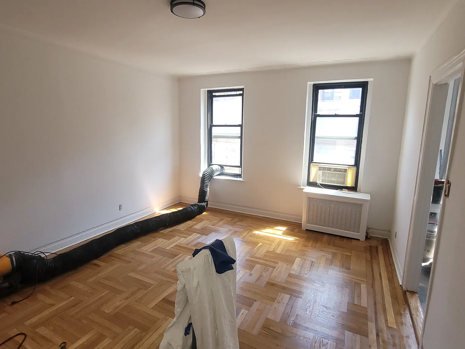 1 bed, 700 sqft, $2,200 — Photo 2