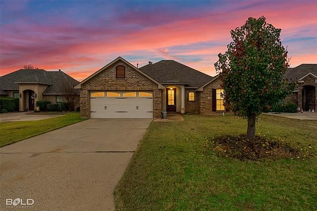 1st image of 402 Blackwood Cir