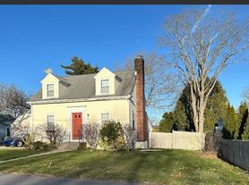 233 N Fenner Ave, Middletown, RI