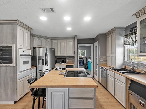 4th image of 128 Pine St