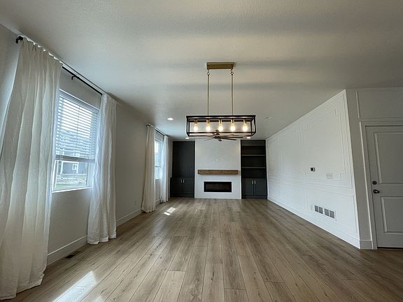 3rd image of 58 Marlowe Dr