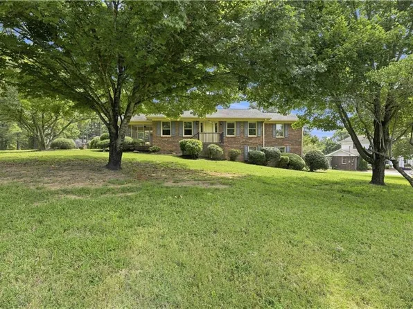 208 Woodland Cir SE, Calhoun, GA 30701