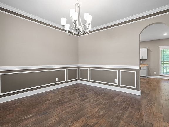4th image of 210 Towes Ln