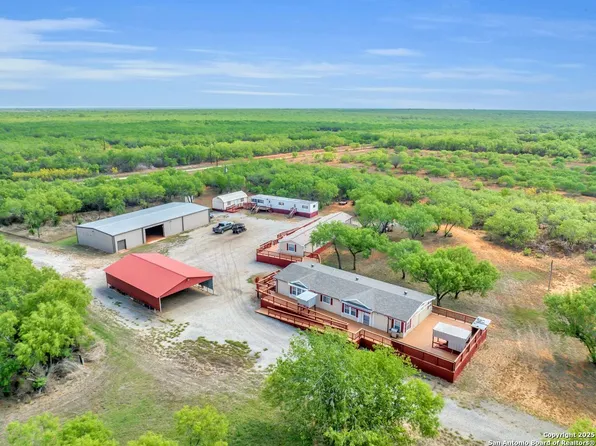 2654 Matthews Ranch Road, Dilley, TX 78017