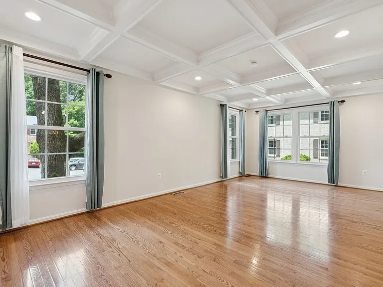 7401 Willshire Hunt Ct — Photo 8