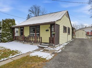11 Weeks Ave, Quinte West, ON K8V 1X4