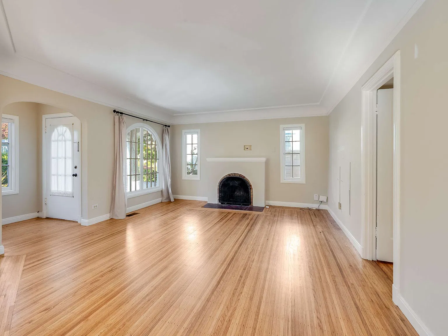 3 bed, 1807 sqft, $6,875 — Photo 4