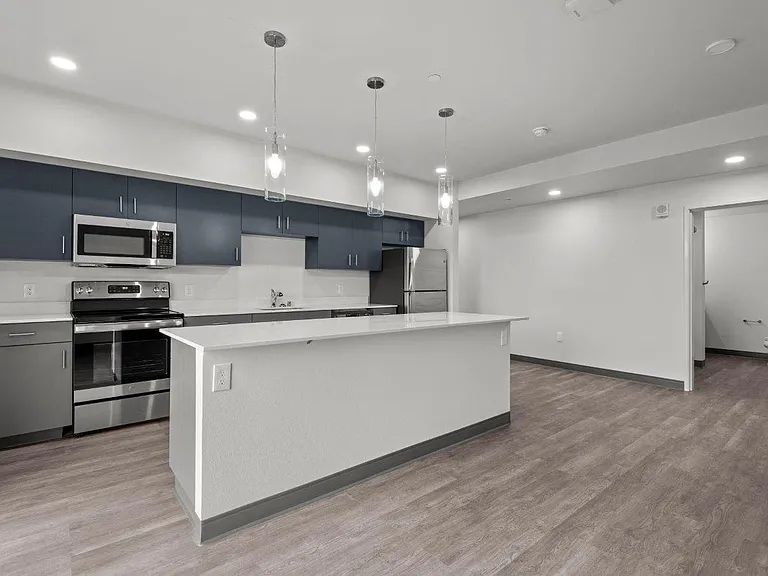 Ironside Apartments — Photo 10