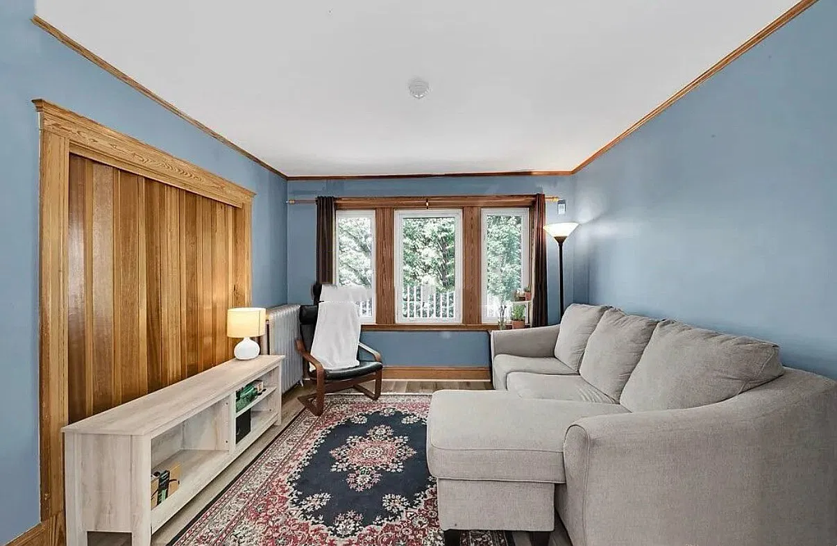 4 bed, 9999 sqft, $5,400 — Photo 2