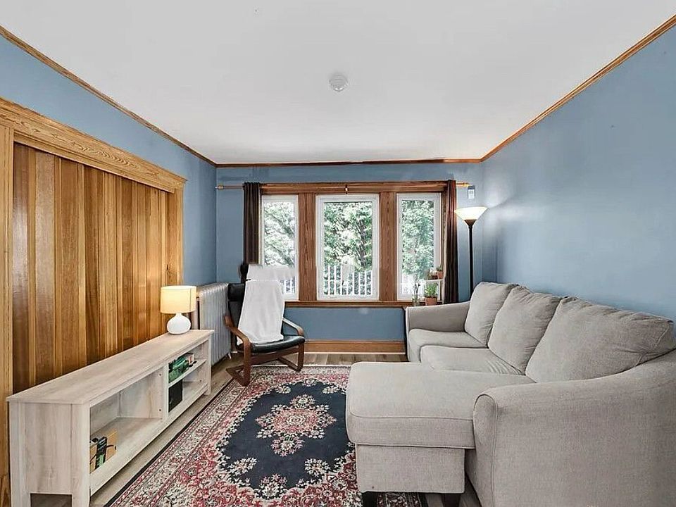 2nd image of 32 Chetwynd Rd #2