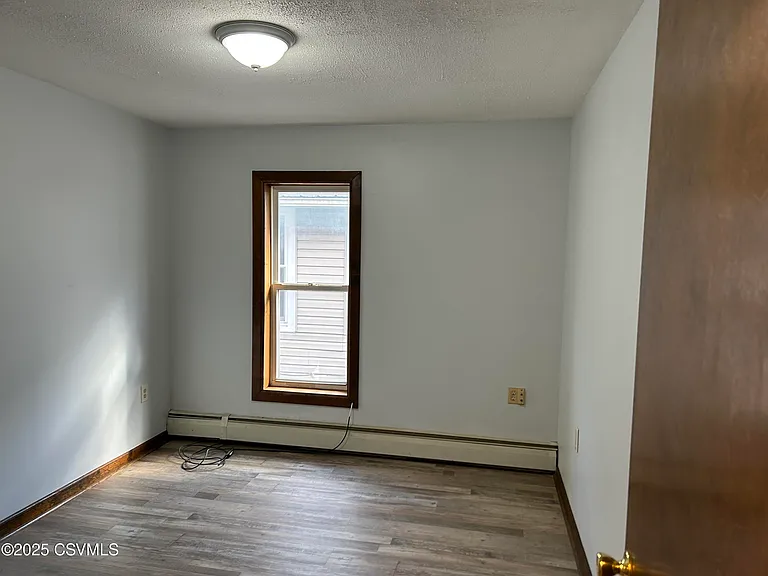 442 Race 2nd Floor Apt St — Photo 6