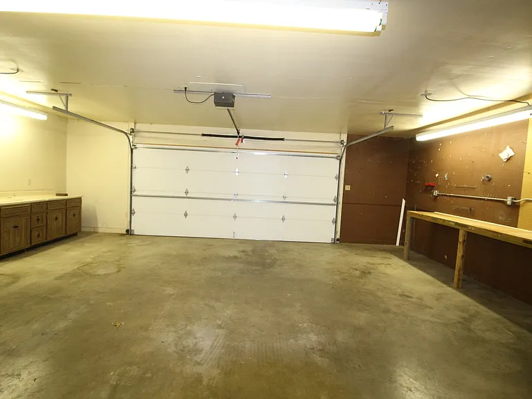 133 Youngridge Dr — Photo 2