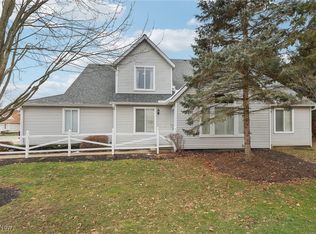 560 Queens Ct, Akron, OH 44321