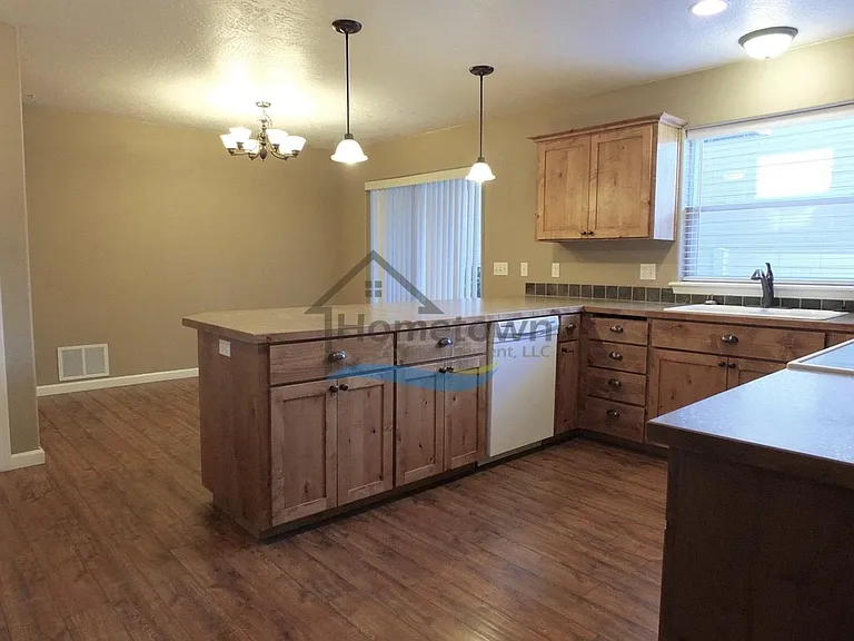 908 E Davis Ave — Photo 11