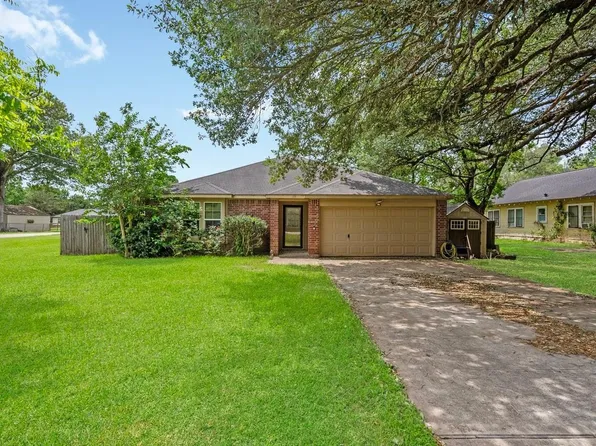 339 N Missouri St, Wallis, TX 77485